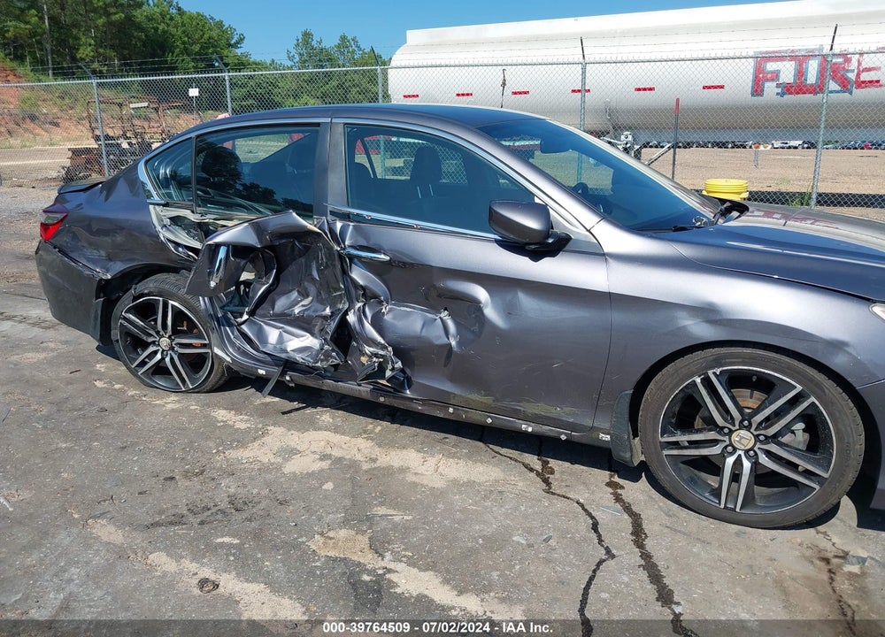 2017 HONDA ACCORD VIN: 1HGCR2F15HA012361