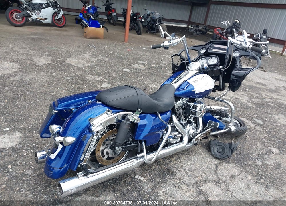2015 HARLEY-DAVIDSON FLTRXS ROAD GLIDE SPECIAL VIN: 1HD1KTM18FB614342
