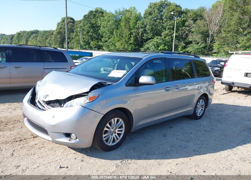2015 TOYOTA SIENNA XLE 8 PASSENGER VIN: 5TDYK3DC4FS622500