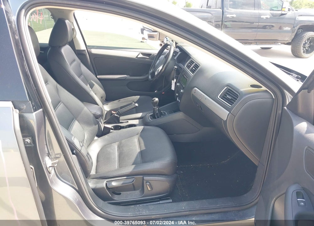 2013 VOLKSWAGEN JETTA 2.5L SE VIN: 3VWBX7AJ2DM355630
