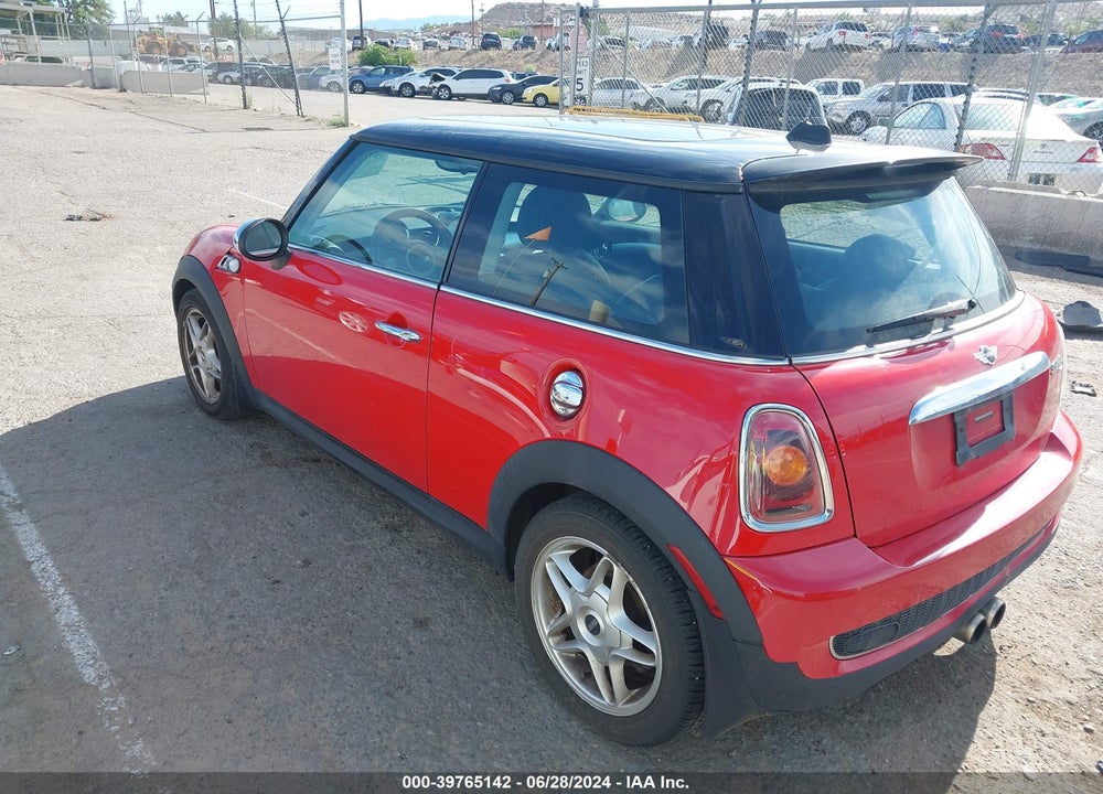 2009 MINI COOPER S VIN: WMWMF73559TT94572