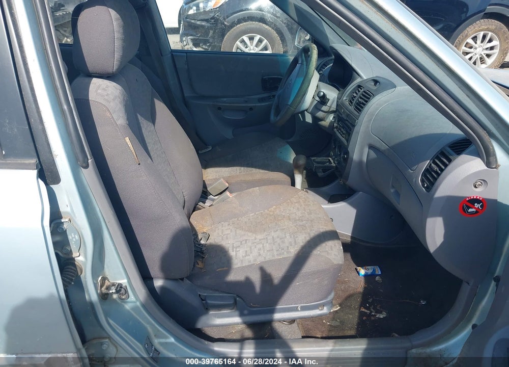 2005 HYUNDAI ACCENT GLS VIN: KMHCG45C15U616028