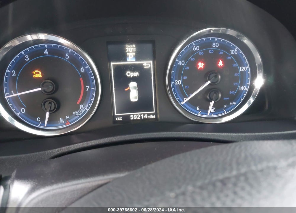 2019 TOYOTA COROLLA SE VIN: 2T1BURHE8KC210209