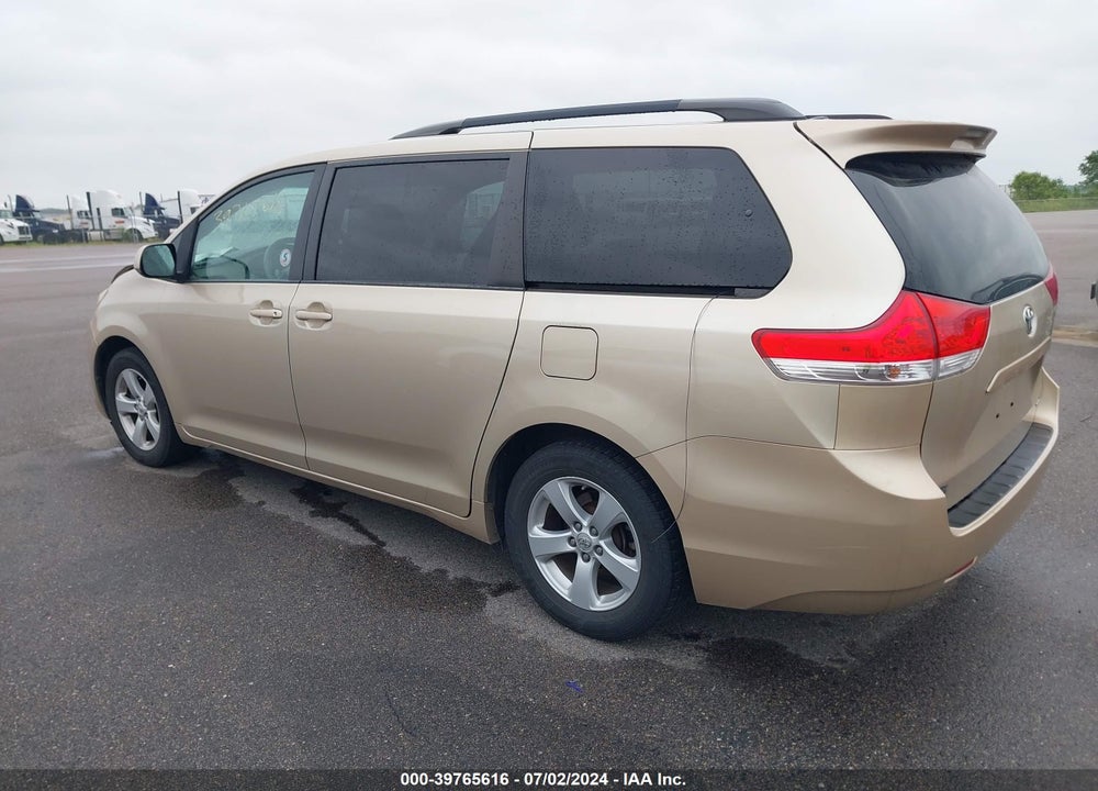 2013 TOYOTA SIENNA LE V6 8 PASSENGER VIN: 5TDKK3DC5DS334195