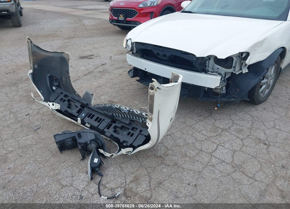 2008 BUICK LACROSSE CX VIN: 2G4WC582X81187523