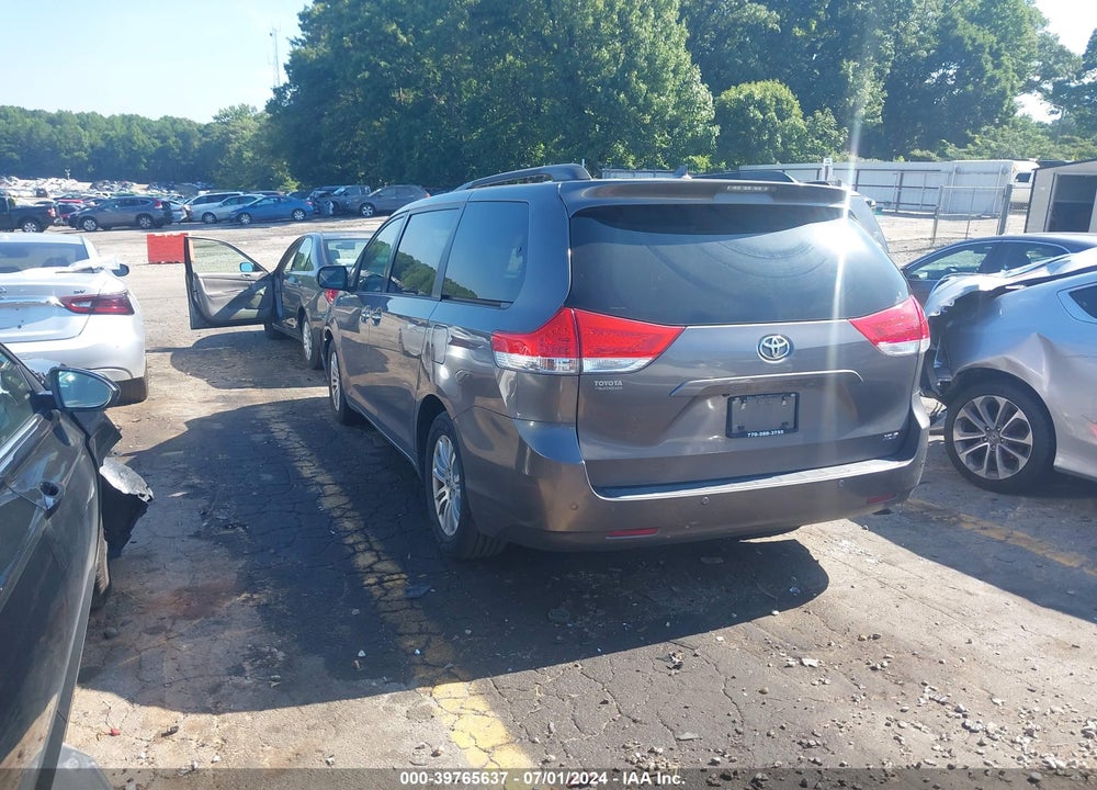 2012 TOYOTA SIENNA XLE V6 8 PASSENGER VIN: 5TDYK3DC4CS258154