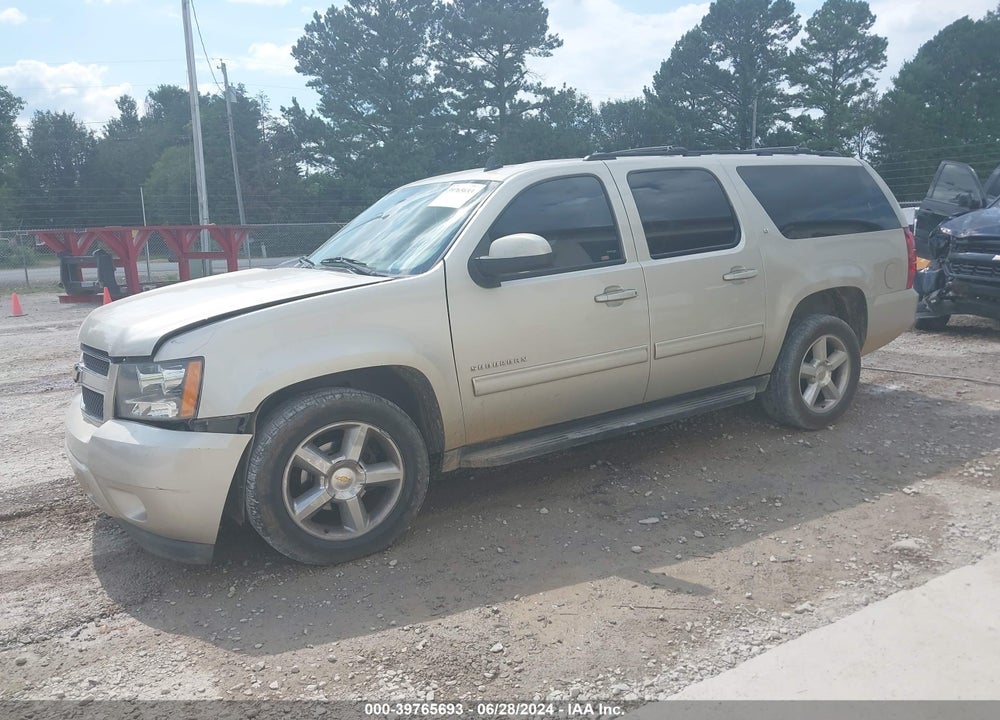 2013 CHEVROLET SUBURBAN 1500 LT VIN: 1GNSCJE04DR273577