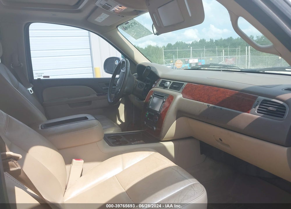 2013 CHEVROLET SUBURBAN 1500 LT VIN: 1GNSCJE04DR273577