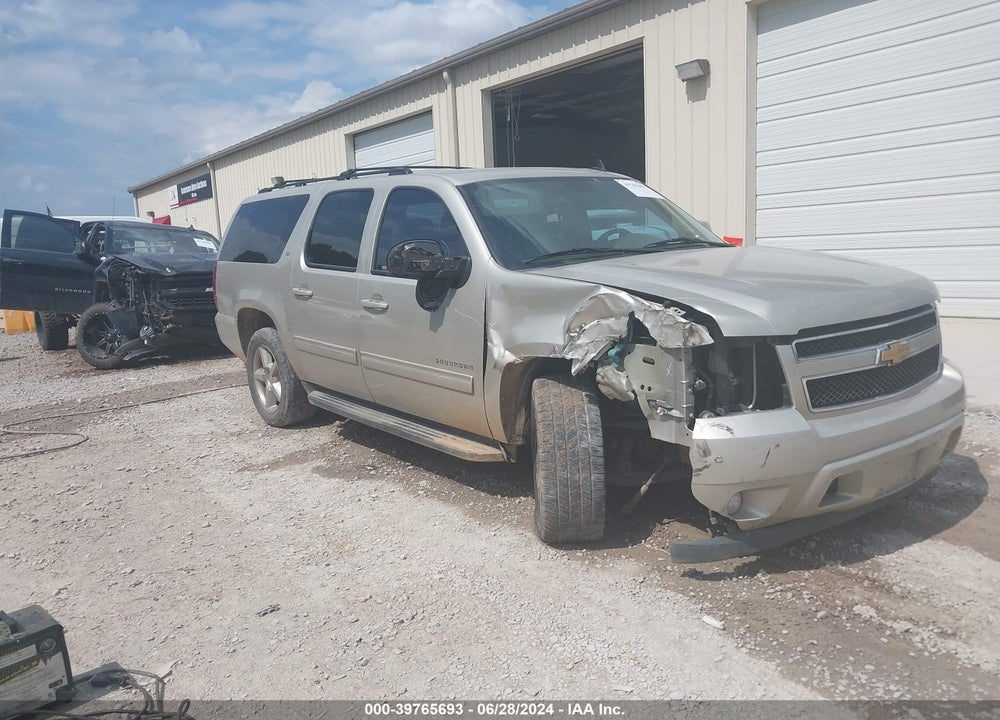 2013 CHEVROLET SUBURBAN 1500 LT VIN: 1GNSCJE04DR273577