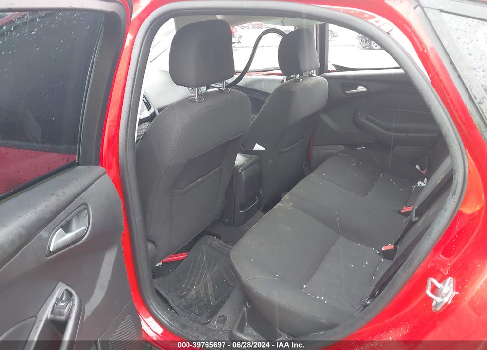 2015 FORD FOCUS SE VIN: 1FADP3F27FL204167