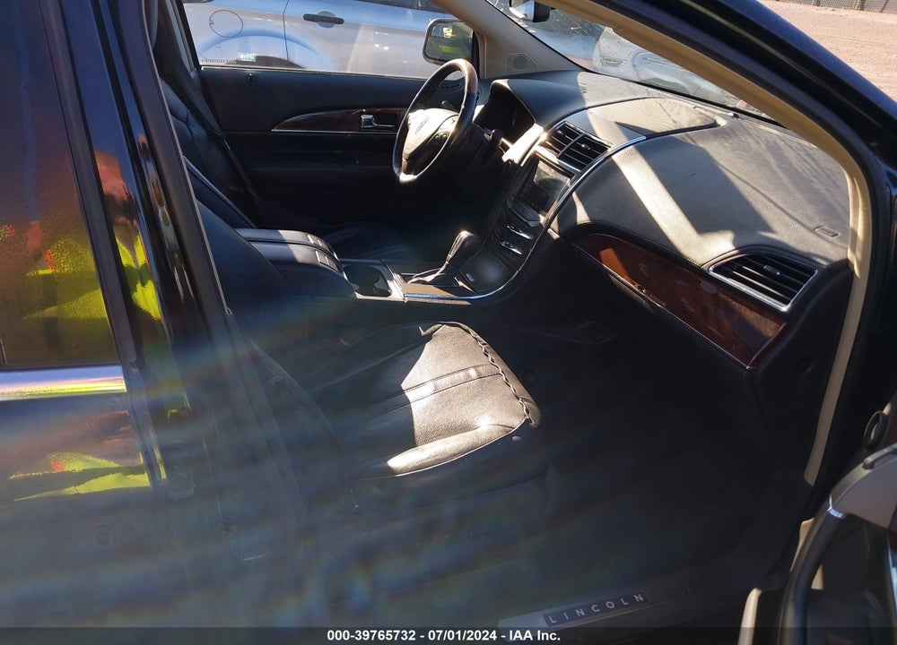 2011 LINCOLN MKX VIN: 2LMDJ8JK2BBJ13429