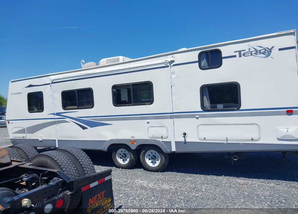 2005 FLEETWOOD TERRY 300BHS VIN: 1EA1B302755340163