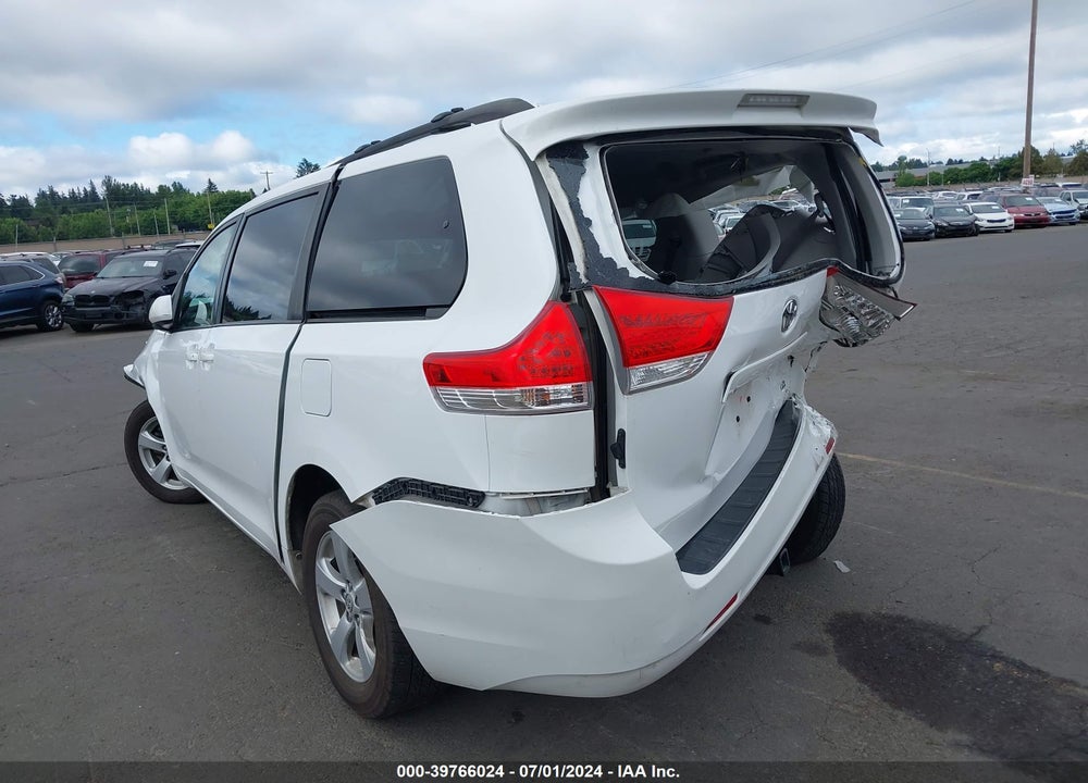2014 TOYOTA SIENNA LE V6 8 PASSENGER VIN: 5TDKK3DC1ES506112