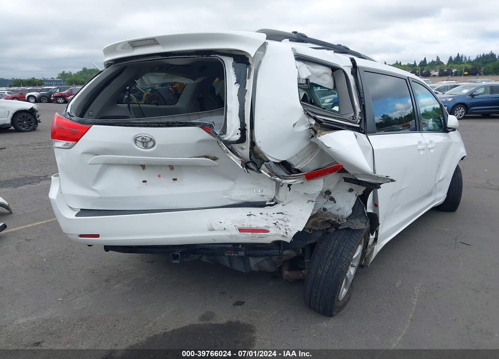 2014 TOYOTA SIENNA LE V6 8 PASSENGER VIN: 5TDKK3DC1ES506112
