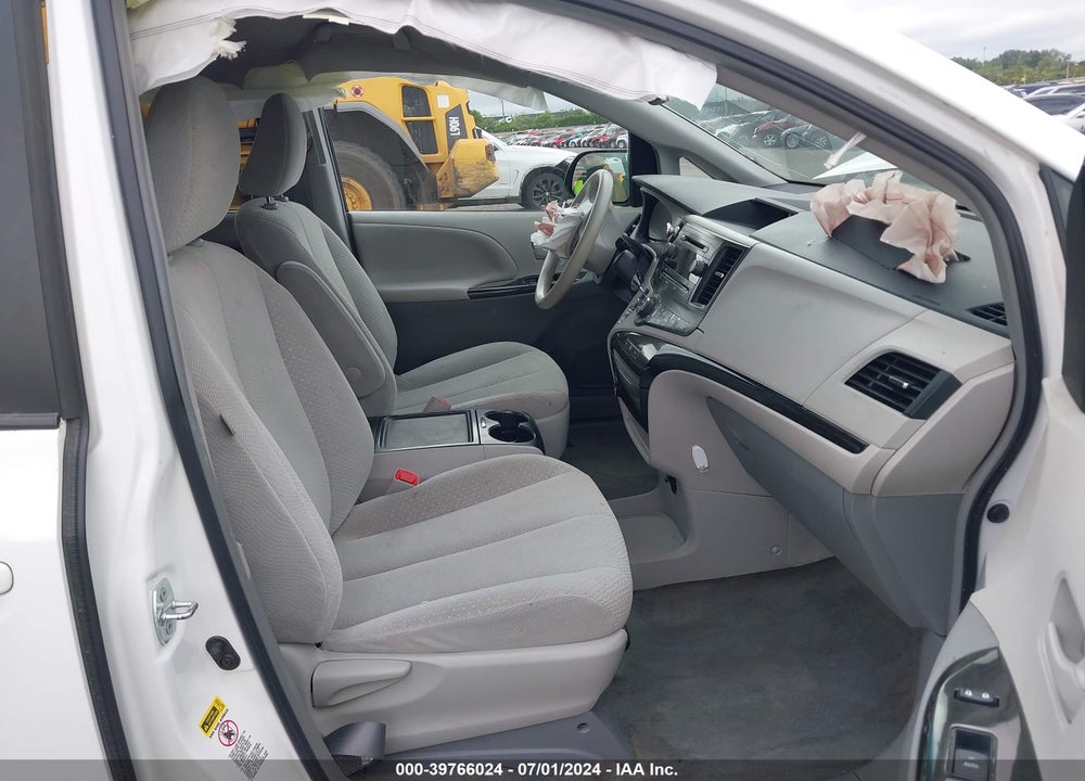 2014 TOYOTA SIENNA LE V6 8 PASSENGER VIN: 5TDKK3DC1ES506112