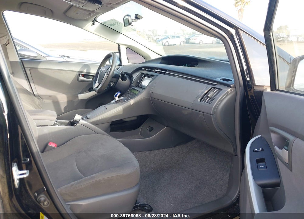 2011 TOYOTA PRIUS TWO VIN: JTDKN3DU0B1364067