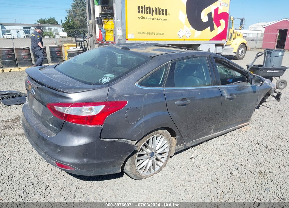 2014 FORD FOCUS TITANIUM VIN: 1FADP3J29EL421502