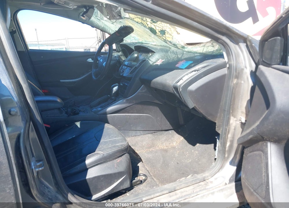 2014 FORD FOCUS TITANIUM VIN: 1FADP3J29EL421502