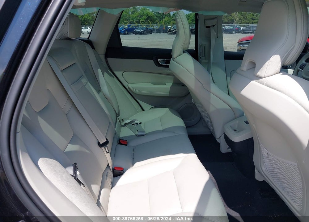 2022 VOLVO XC60 B5 MOMENTUM VIN: YV4L12RK4N1945235
