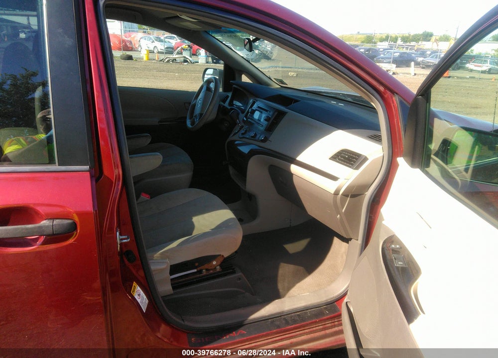 2011 TOYOTA SIENNA BASE V6 VIN: 5TDZK3DC1BS077211