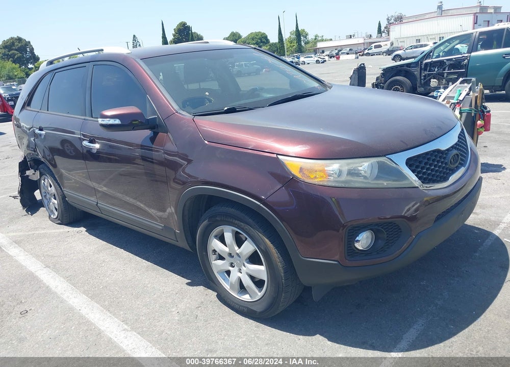 2013 KIA SORENTO LX V6 VIN: 5XYKT4A27DG375164
