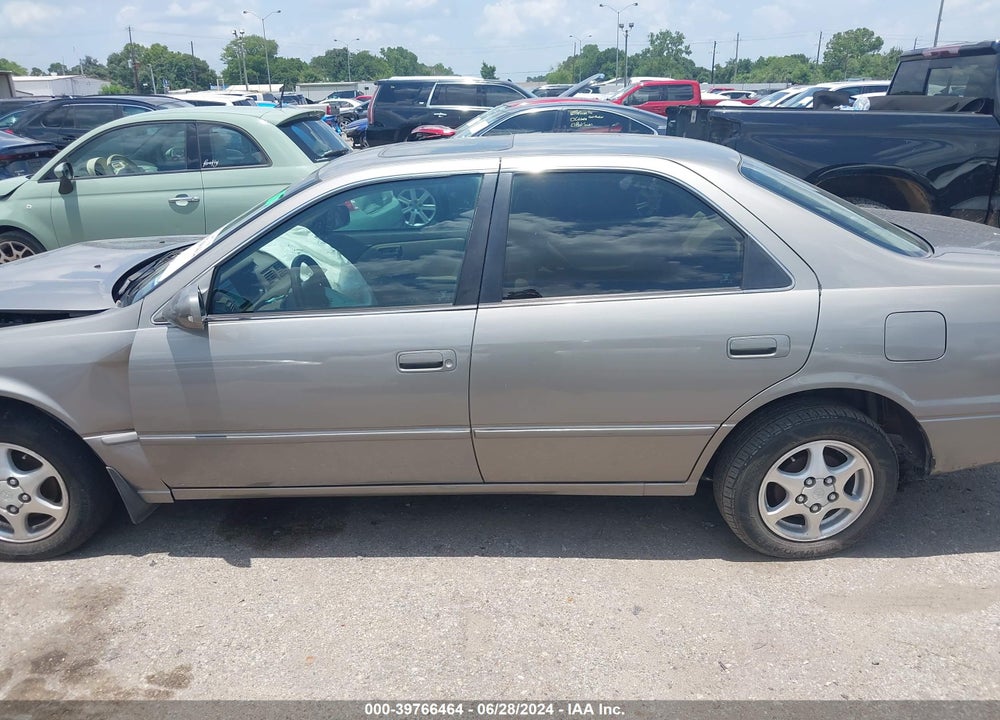 1999 TOYOTA CAMRY XLE VIN: 4T1BG28K6XU511832