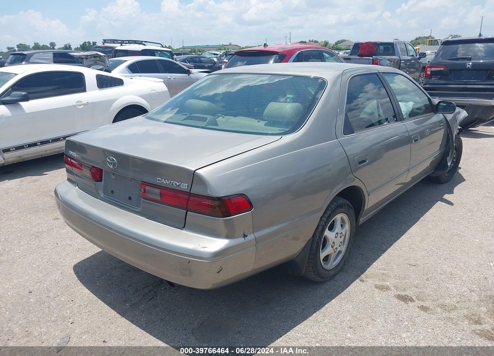 1999 TOYOTA CAMRY XLE VIN: 4T1BG28K6XU511832