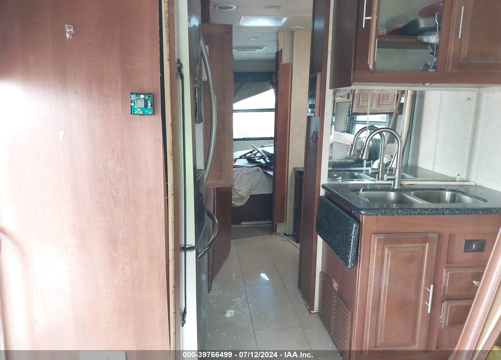 2016 GEORGETOWN GTA377XFL VIN: 1F66F5DY3F0A09647