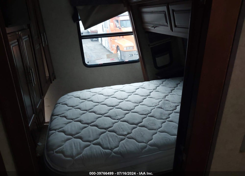 2016 GEORGETOWN GTA377XFL VIN: 1F66F5DY3F0A09647