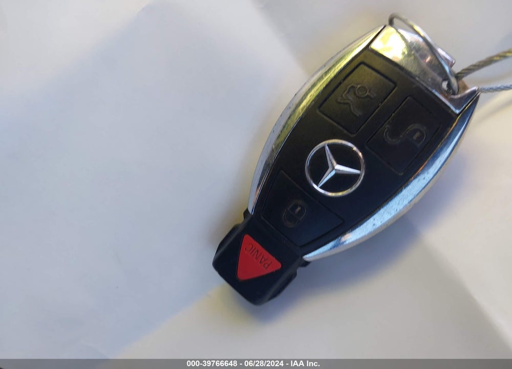 2012 MERCEDES-BENZ C 250 LUXURY/SPORT VIN: WDDGF4HB7CR193277