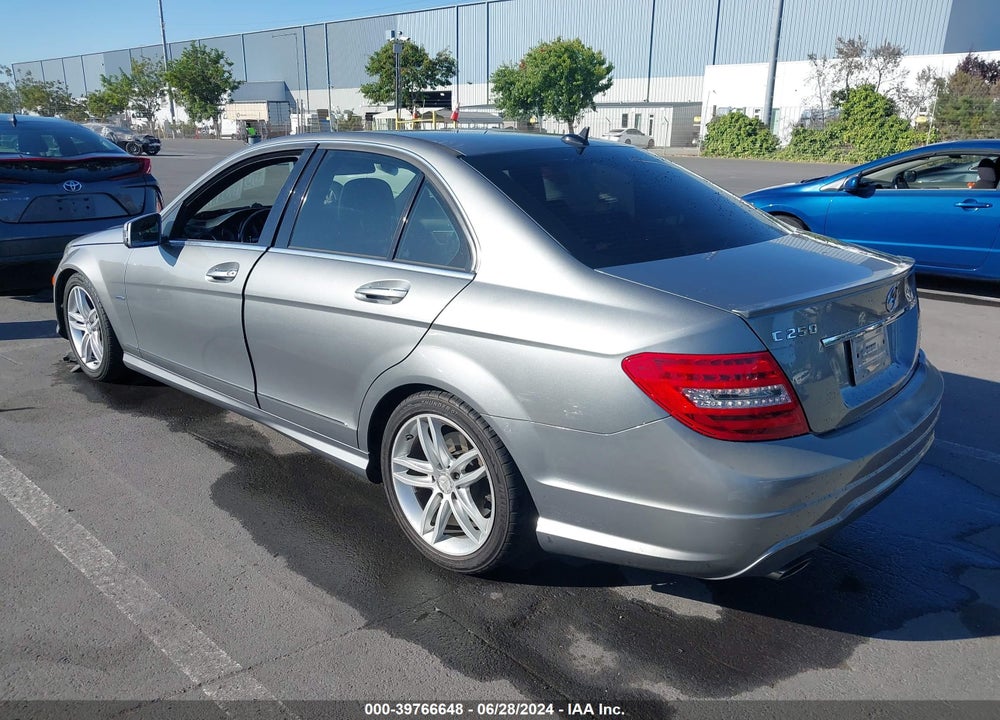2012 MERCEDES-BENZ C 250 LUXURY/SPORT VIN: WDDGF4HB7CR193277