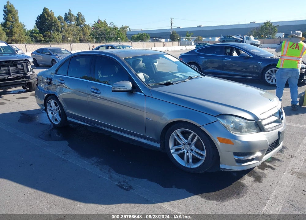 2012 MERCEDES-BENZ C 250 LUXURY/SPORT VIN: WDDGF4HB7CR193277