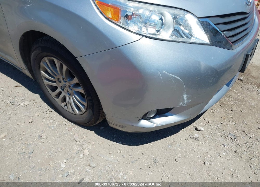 2014 TOYOTA SIENNA XLE V6 8 PASSENGER VIN: 5TDYK3DC9ES471538