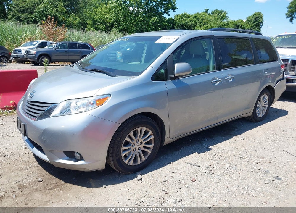 2014 TOYOTA SIENNA XLE V6 8 PASSENGER VIN: 5TDYK3DC9ES471538
