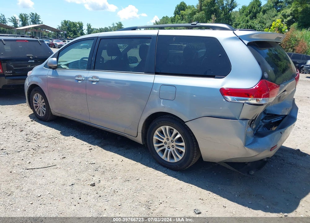 2014 TOYOTA SIENNA XLE V6 8 PASSENGER VIN: 5TDYK3DC9ES471538