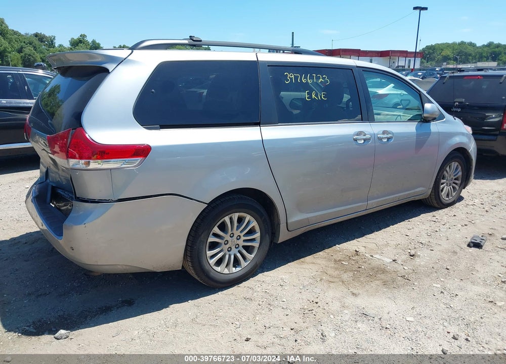 2014 TOYOTA SIENNA XLE V6 8 PASSENGER VIN: 5TDYK3DC9ES471538
