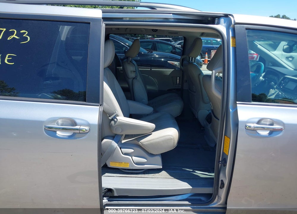 2014 TOYOTA SIENNA XLE V6 8 PASSENGER VIN: 5TDYK3DC9ES471538