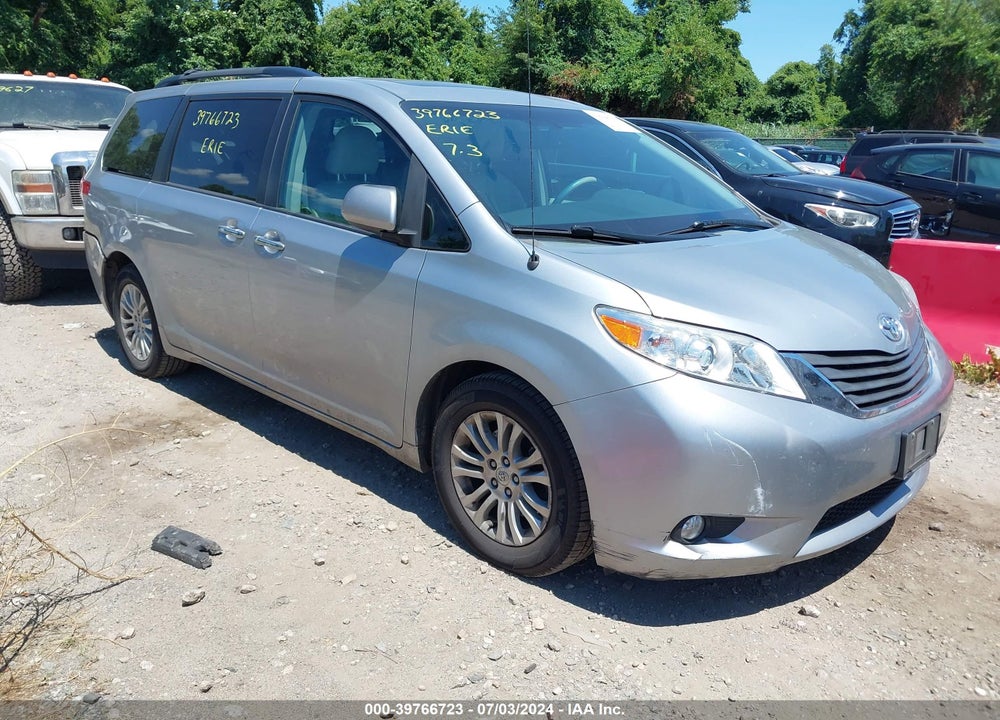 2014 TOYOTA SIENNA XLE V6 8 PASSENGER VIN: 5TDYK3DC9ES471538