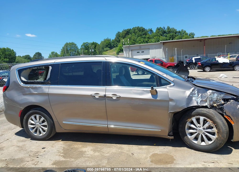 2017 CHRYSLER PACIFICA VIN: 2C4RC1BG1HR837825