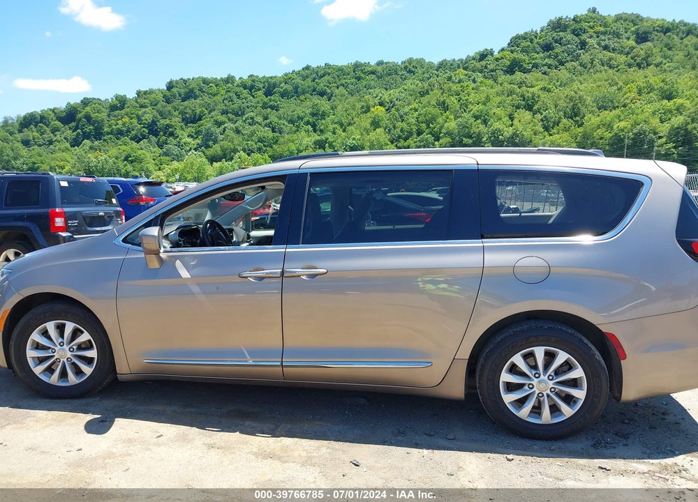 2017 CHRYSLER PACIFICA VIN: 2C4RC1BG1HR837825