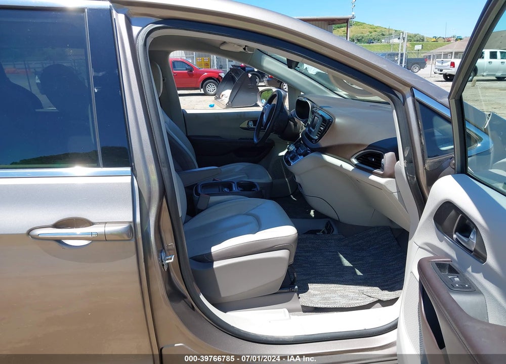 2017 CHRYSLER PACIFICA VIN: 2C4RC1BG1HR837825