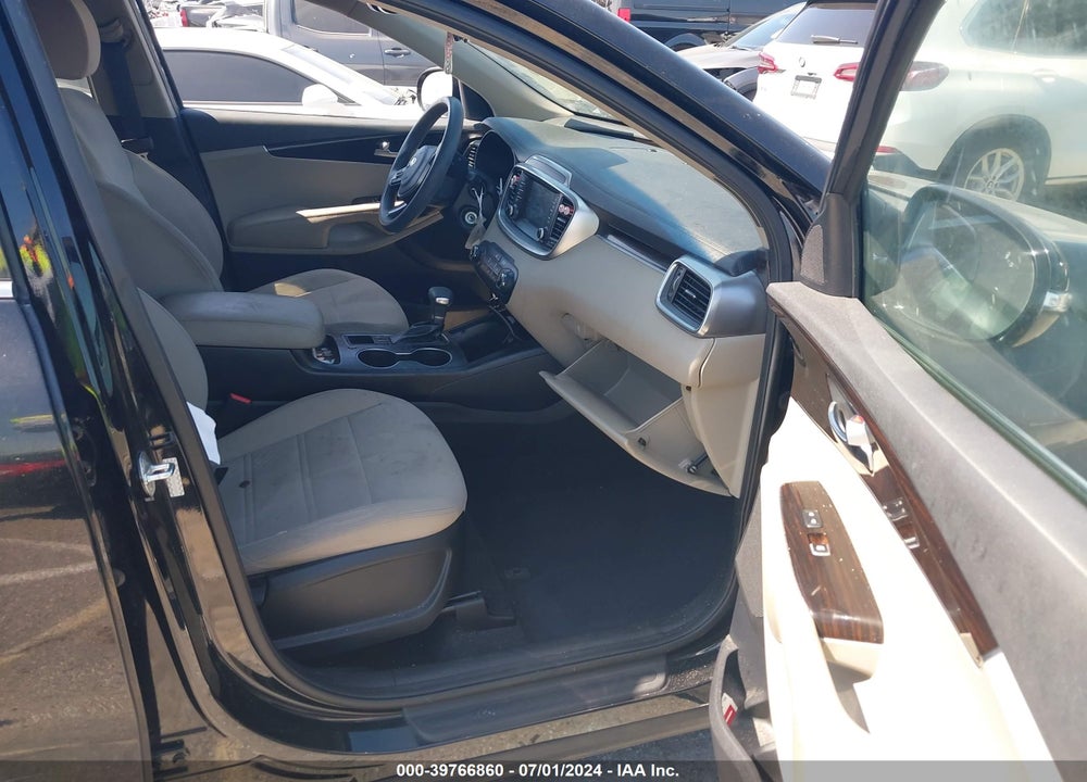 2019 KIA SORENTO 2.4L LX VIN: 5XYPG4A30KG575657