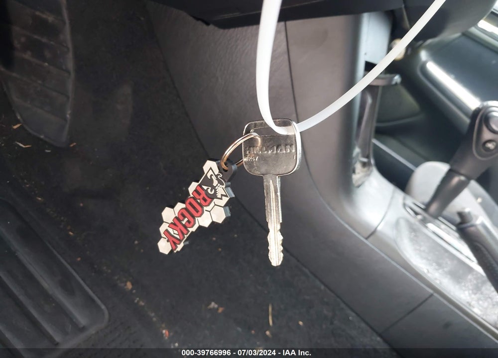 2006 TOYOTA CAMRY SE VIN: 4T1BE32KX6U703497