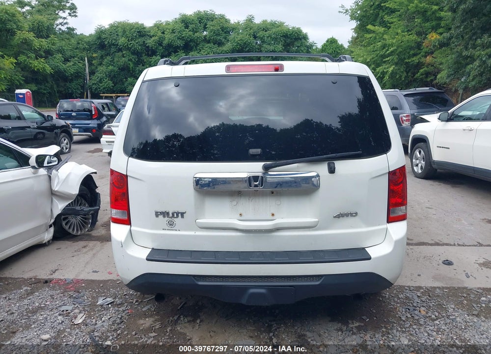 2015 HONDA PILOT LX VIN: 5FNYF4H21FB008133