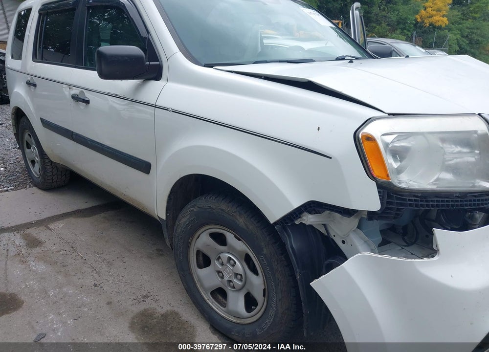 2015 HONDA PILOT LX VIN: 5FNYF4H21FB008133