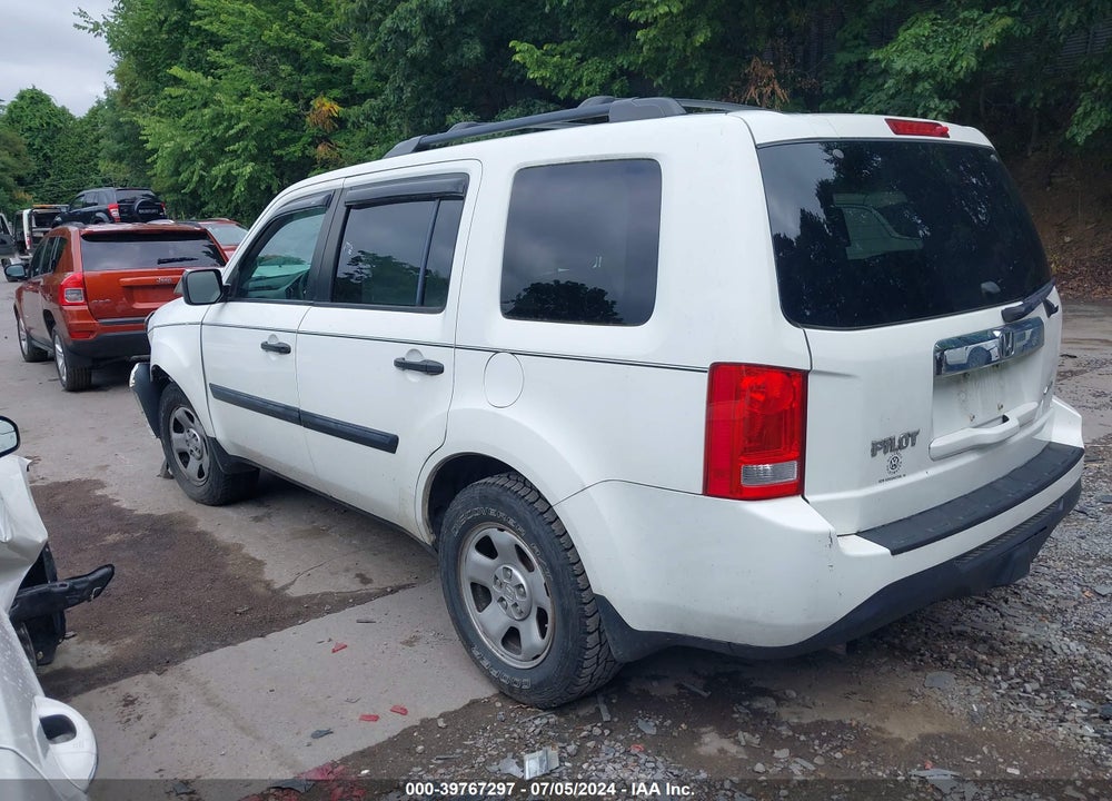 2015 HONDA PILOT LX VIN: 5FNYF4H21FB008133