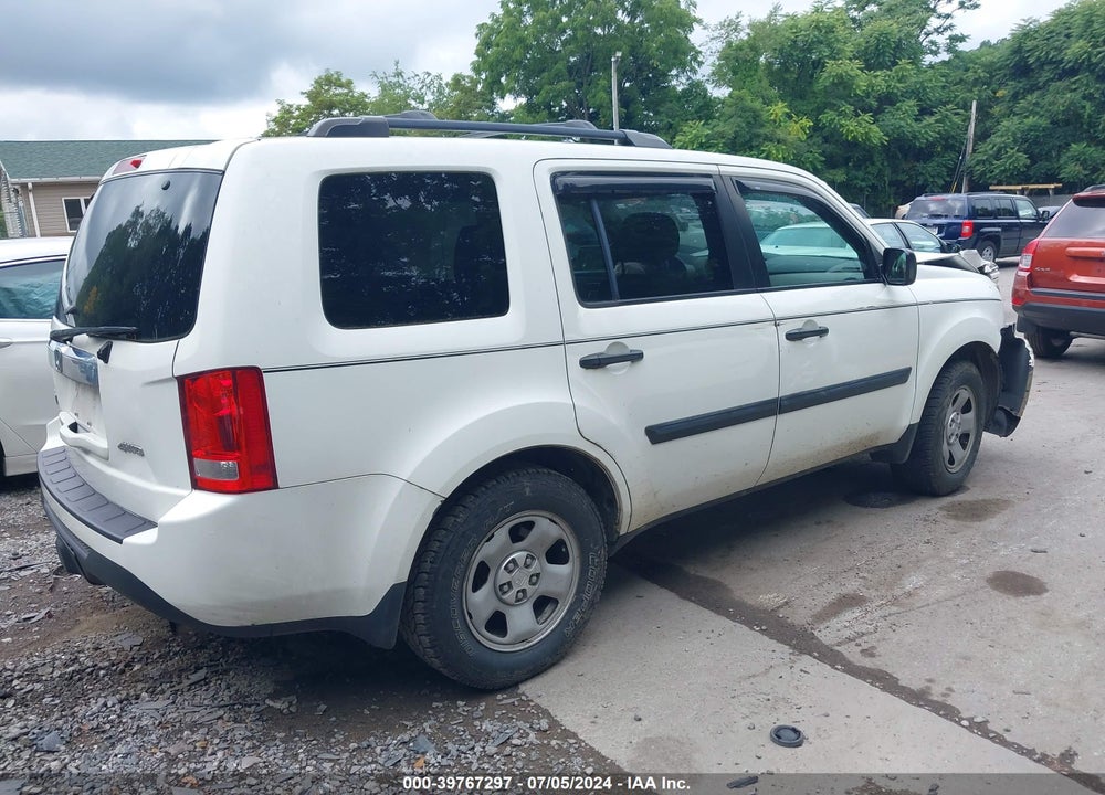 2015 HONDA PILOT LX VIN: 5FNYF4H21FB008133