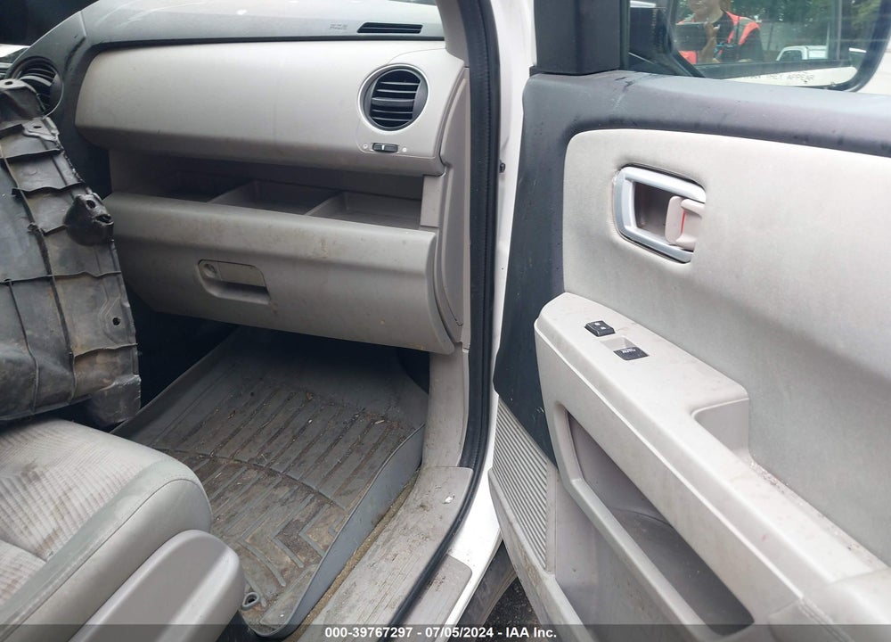 2015 HONDA PILOT LX VIN: 5FNYF4H21FB008133