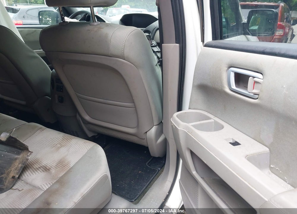 2015 HONDA PILOT LX VIN: 5FNYF4H21FB008133