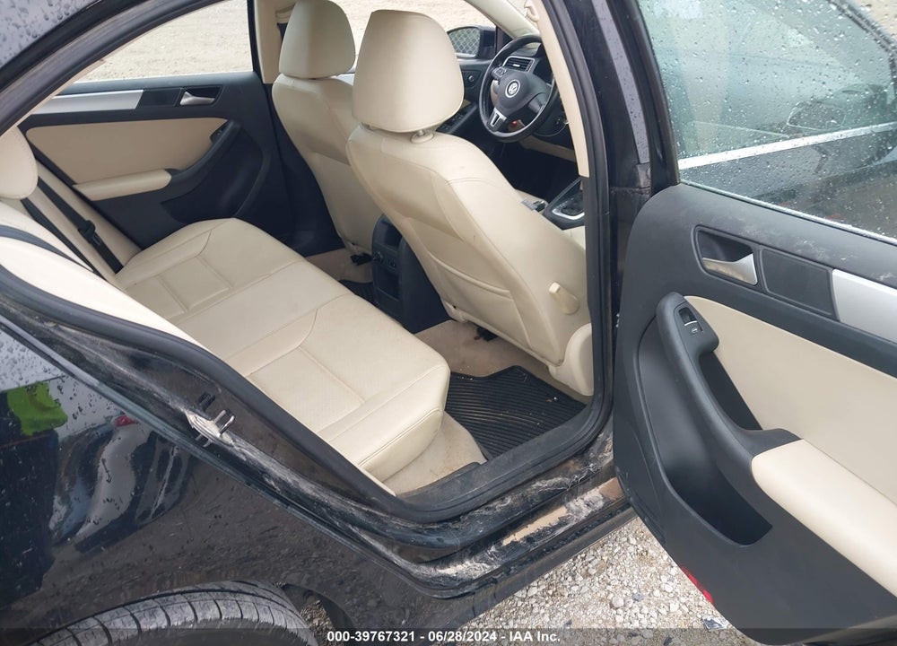 2013 VOLKSWAGEN JETTA 2.5L SE VIN: 3VWDP7AJ5DM377386